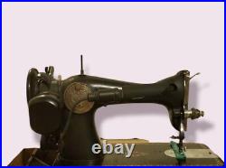1941 Vintage Singer Heavy-Duty Sewing Machine 15-91 with Case & Accessories