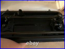1946 Singer Heavy duty WORKS Sewing Machine case AG574076 quilting 66-16