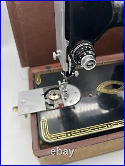 Antique Vtg Heavy Duty Singer 99K Sewing Machine Carry Case Crafts Sew Crafts