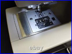 Nice Previoulsy Owned SINGER Model 5554 Heavy Duty Sewing Machine