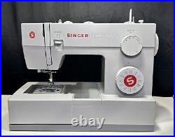 SINGER-4423-Heavy Duty Sewing Machine W Foot Pedal & Cover97 Stitch Applications