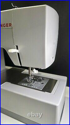 SINGER-4423-Heavy Duty Sewing Machine W Foot Pedal & Cover97 Stitch Applications