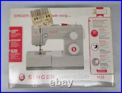 SINGER Heavy Duty 4423 Sewing Machine NIB