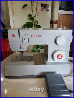 SINGER Heavy Duty 4423 Sewing Machine with Foot Pedal