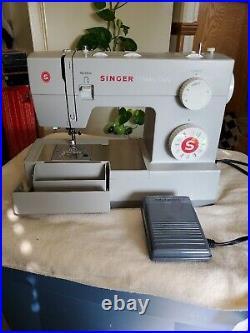 SINGER Heavy Duty 4423 Sewing Machine with Foot Pedal