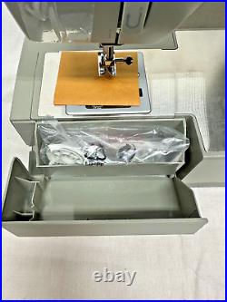 SINGER Heavy Duty Sewing Machine (Open Box)