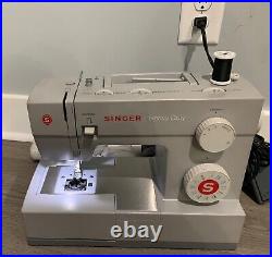 Singer 4423 Heavy Duty Sewing Machine with Foot Pedal