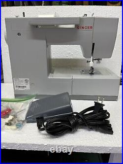 Singer Model 4423 Heavy Duty Sewing Machine Only Used A Few Times
