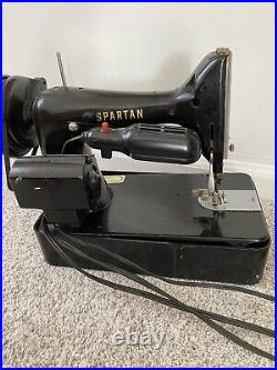 Vtg Heavy Duty Small Singer Sewing Machine Spartan 192K Tested w pedal & Light