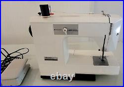 White Deluxe 1505 Heavy Duty Zigzag Sewing Machine, Foot Pedal, Storage Case